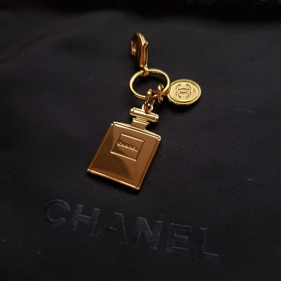 CHANEL Limited Edition Charm - Picture 4 of 7